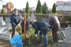 Porządkowaliśmy zapomniane groby