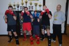 Dołącz do nich i trenuj kickboxing