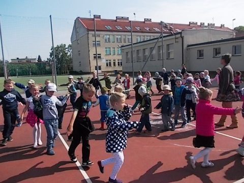 Zabawy ruchowe przedszkolaków