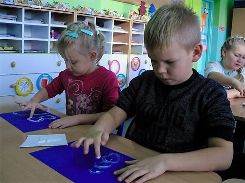 Zimowe pejzaże w bibliotece