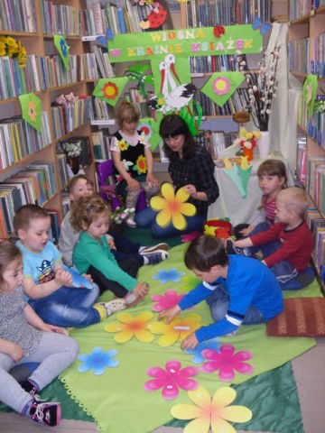 Pszczółki w bibliotece