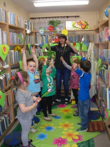 Pszczółki w bibliotece