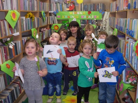 Pszczółki w bibliotece
