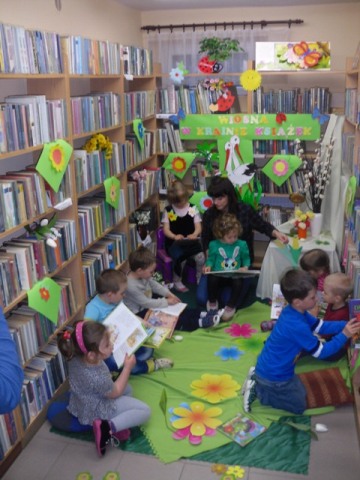 Pszczółki w bibliotece