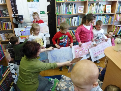Przedszkolaki z KUBUSIA PUCHATKA w bibliotece