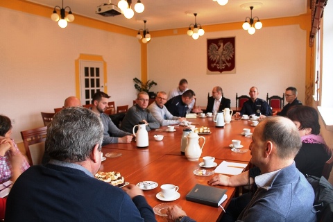 Narada z policjantami