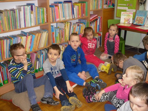 Przedszkolaki w bibliotece