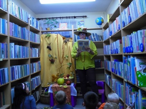 Pani Jesieńw bibliotece